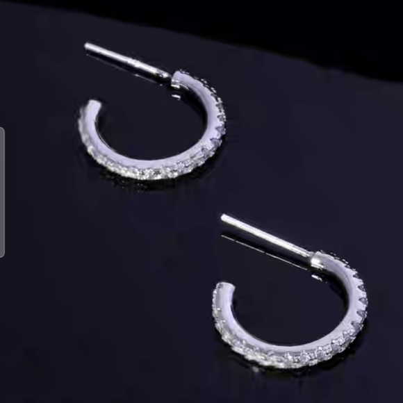 S925 Tiffany Style Silver Elegant Silver stud earrings with zirconia diamond - Picture 2 of 3